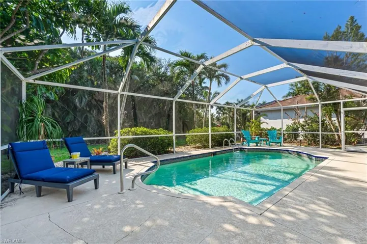 Outdoor living backing to nature for privacy