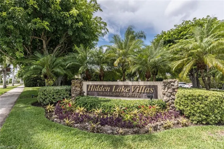 Come enjoy this location and lifestyle.  Much to do in HLV and nearby.  Or, quick drive to downtown, Mercato and Gulf and more!