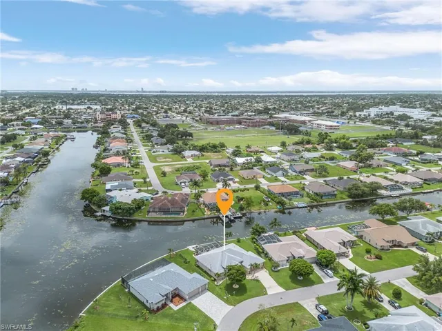 Intersecting wide canal. what a location to live!
