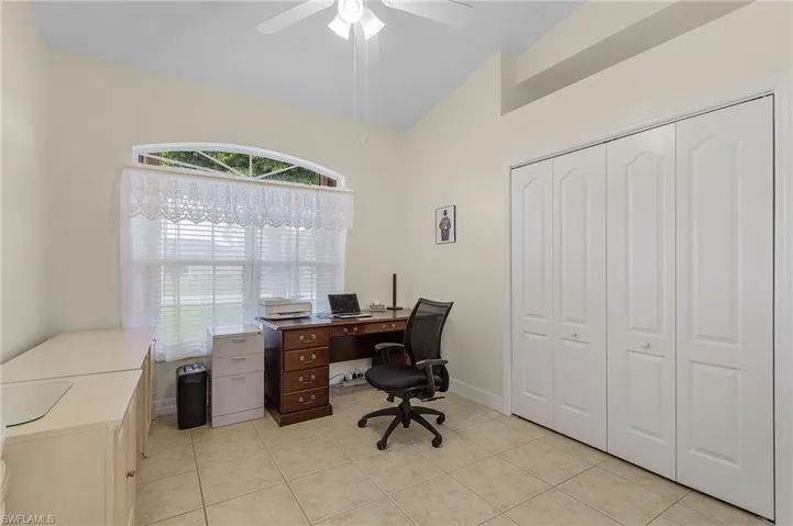 Use as den, bedroom or home office