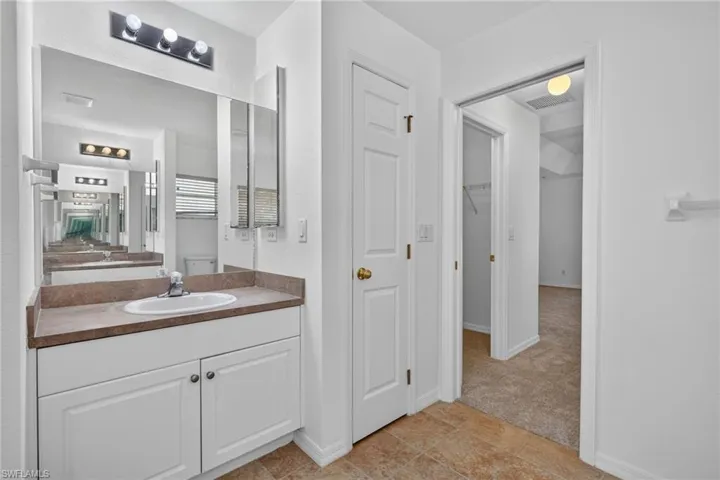 1702 Sw 1st Ave, Cape Coral, Florida 33991