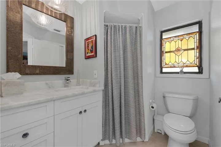 Guest Bathroom (2)