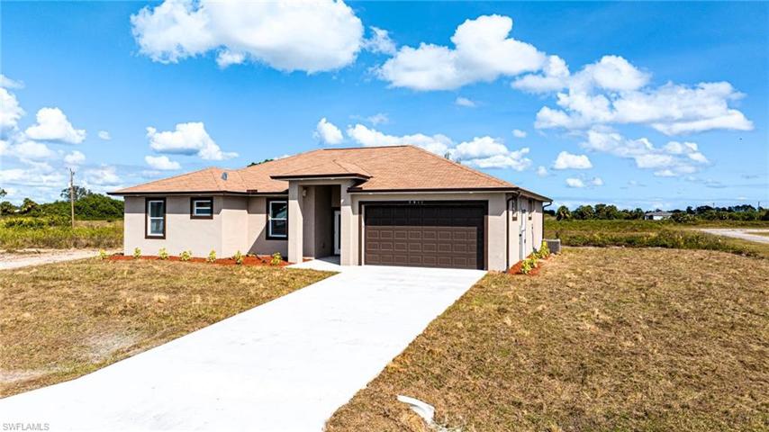 Great Corner Lot For Extra Room