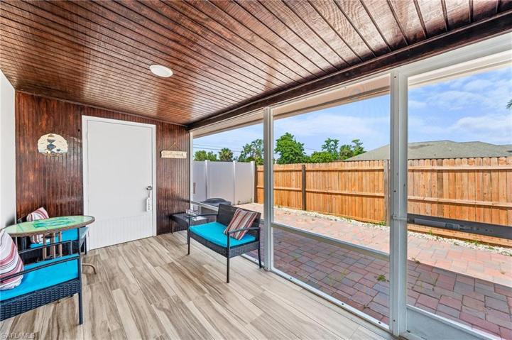 Screened lanai with Washer/Dryer