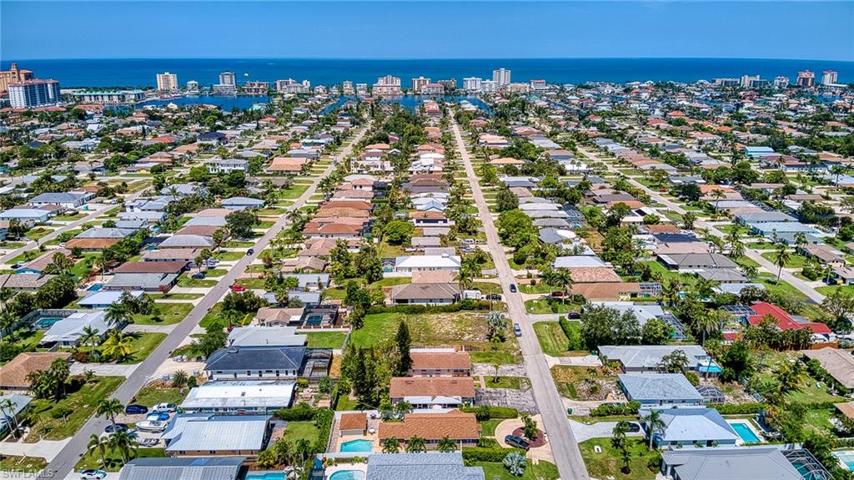Naples Park is conveniently located close to the Beach and within walking distance to Shopping and Dining
