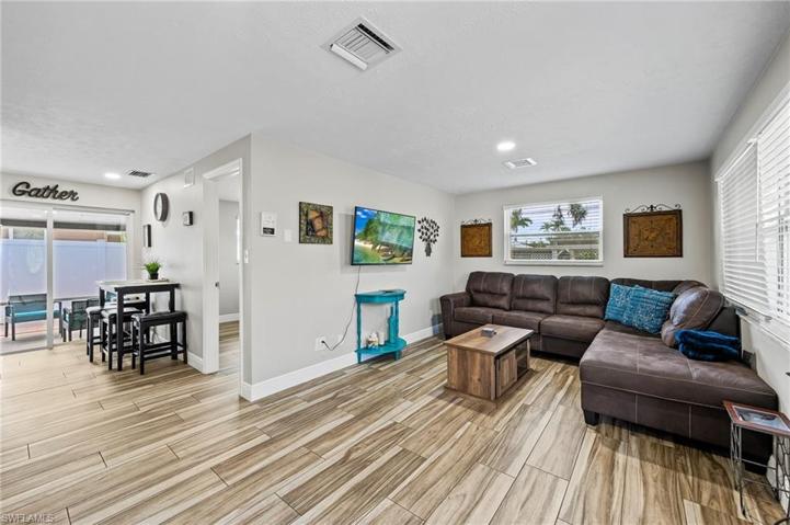 Unit 670 B-Living area