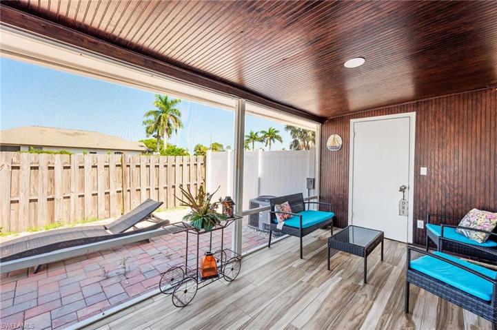 Screened lanai with Washer/Dryer