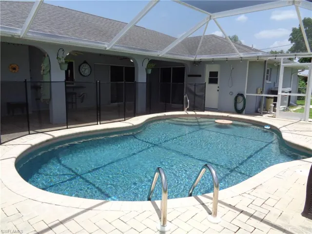 1320 Se 25th Ln, Cape Coral, Florida 33904