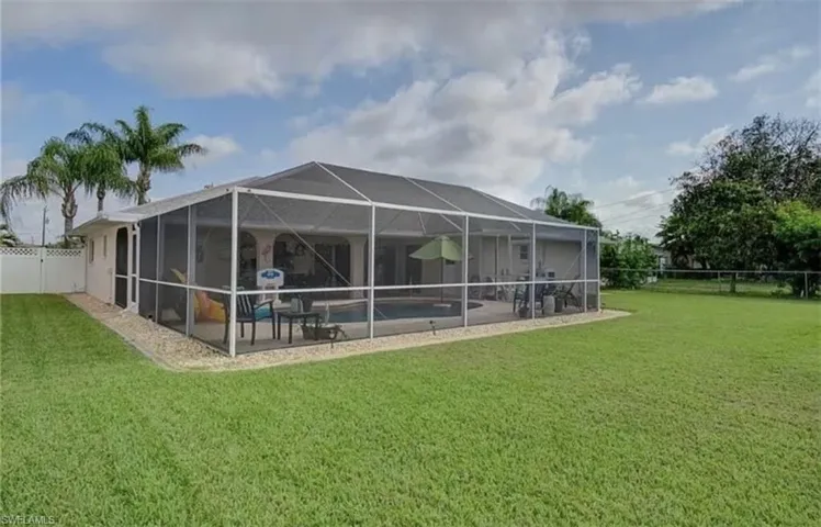 1320 Se 25th Ln, Cape Coral, Florida 33904