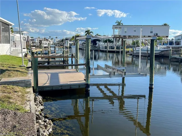 Dock, Lift and canal View