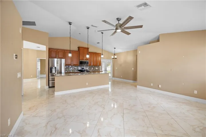 1813 Se 8th Ave, Cape Coral, Florida 33990