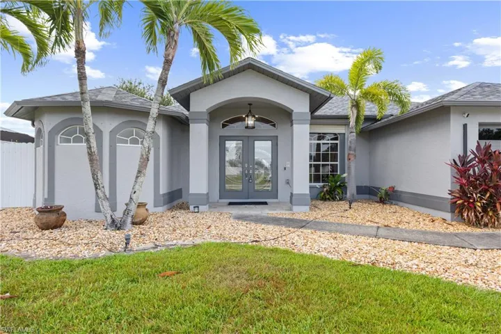 1813 Se 8th Ave, Cape Coral, Florida 33990