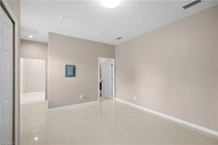 1813 Se 8th Ave, Cape Coral, Florida 33990