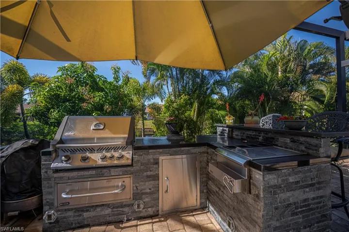 outdoor kitchen