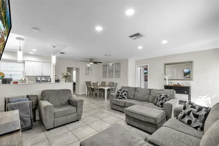 323  Hollywood  ST, Lehigh Acres, FL 33936