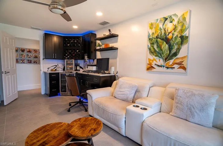 19 13th Pl, Cape Coral, Florida 33993