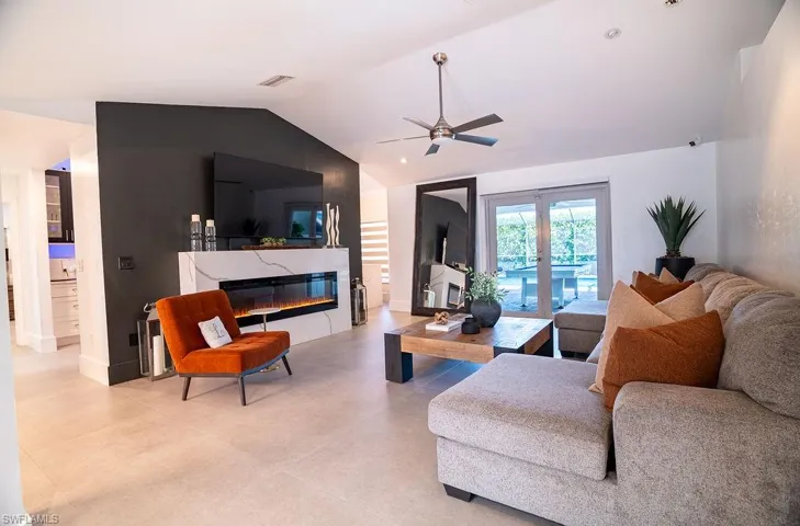 19 13th Pl, Cape Coral, Florida 33993
