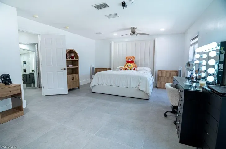 19 13th Pl, Cape Coral, Florida 33993