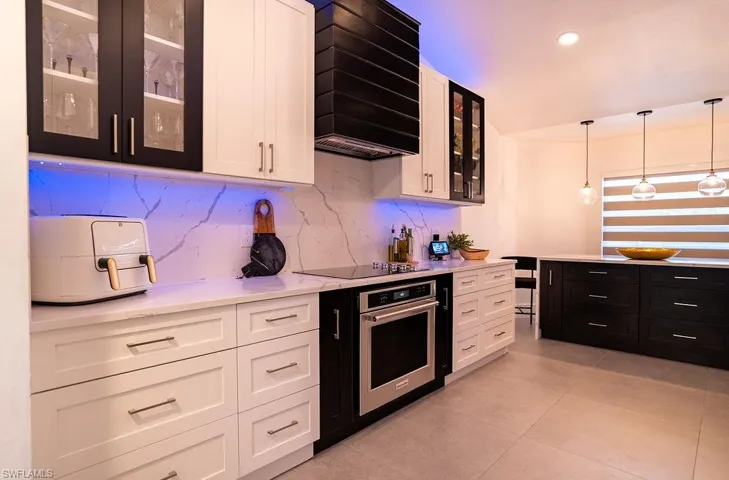 19 13th Pl, Cape Coral, Florida 33993