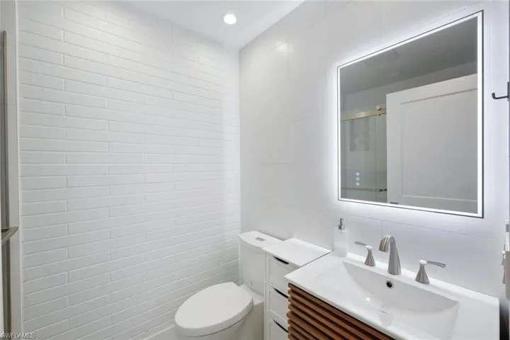 Guest full bath