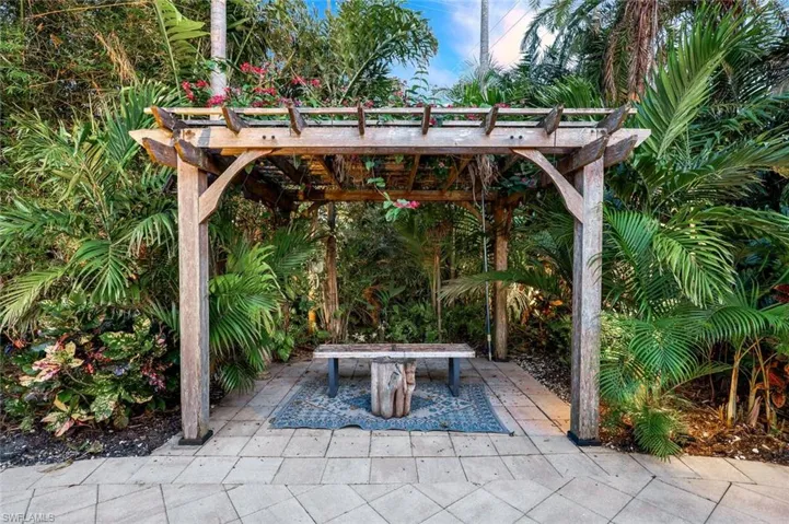 2943 Valencia Way, Fort Myers, Florida 33901