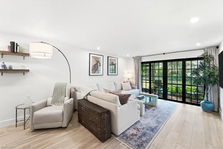 3219 Horse Carriage Way 303, Naples, Florida 34105