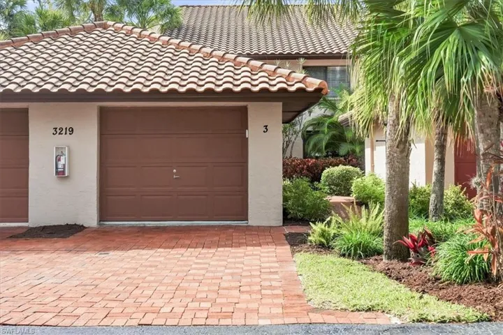 3219 Horse Carriage Way 303, Naples, Florida 34105