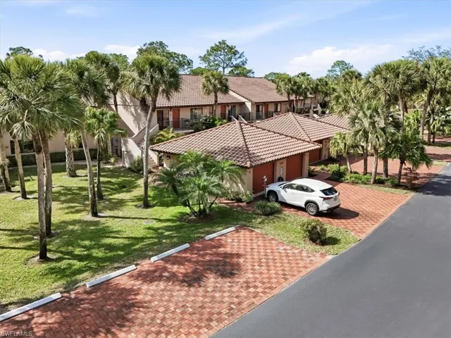 3219 Horse Carriage Way 303, Naples, Florida 34105