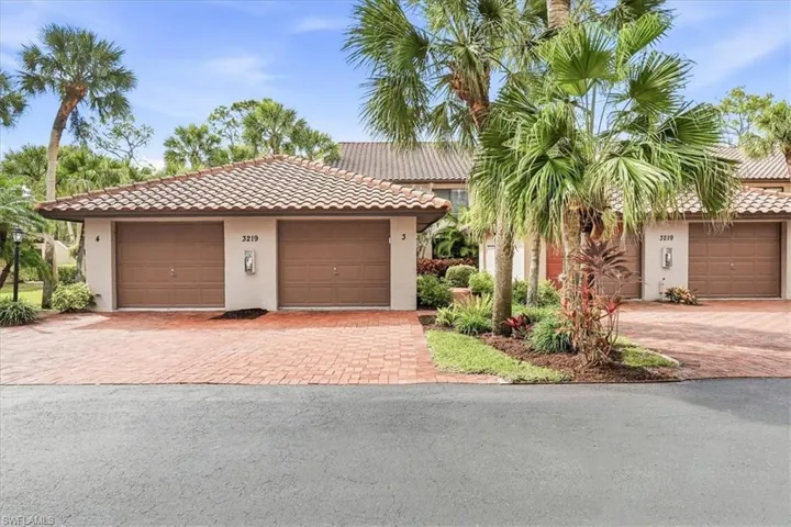 3219 Horse Carriage Way 303, Naples, Florida 34105