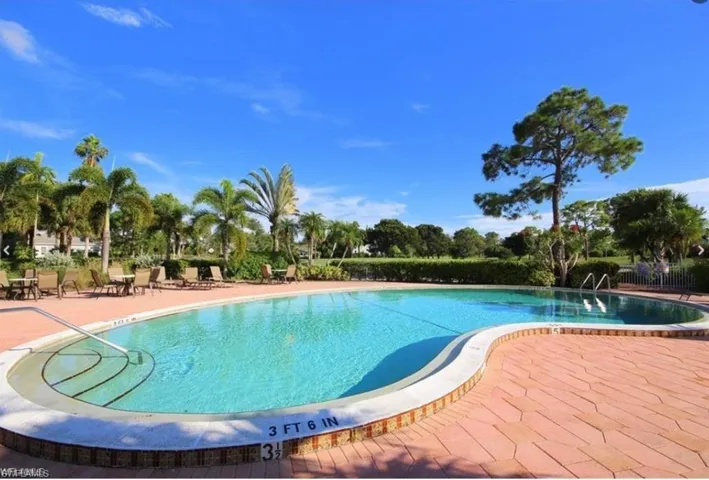 Residents may enjoy access to the country club pool for an additional fee.