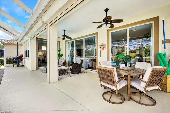 Open the large sliding doors and enjoy seamless indoor-outdoor living with effortless flow to the lanai!