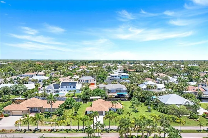 Minutes to Downtown Bonita Springs.