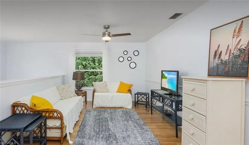 870  Gulf Pavilion  DR, Naples, FL 34108
