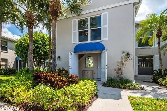 870  Gulf Pavilion  DR, Naples, FL 34108