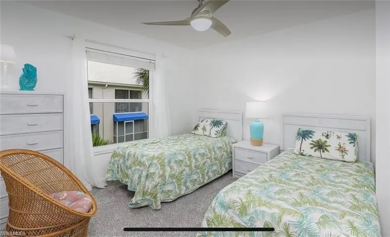 870  Gulf Pavilion  DR, Naples, FL 34108