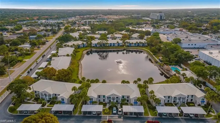 870  Gulf Pavilion  DR, Naples, FL 34108