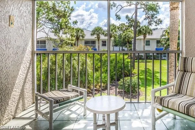 870  Gulf Pavilion  DR, Naples, FL 34108