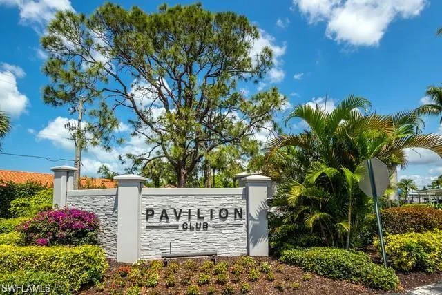 870  Gulf Pavilion  DR, Naples, FL 34108