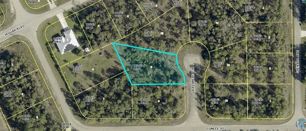 842  Grassmere  CIR, Lehigh Acres, FL 33974