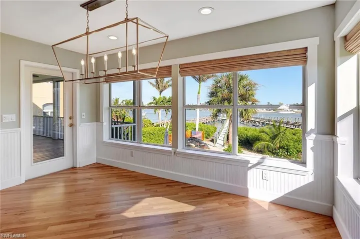 86 Dolphin Cir, Naples, Florida 34113