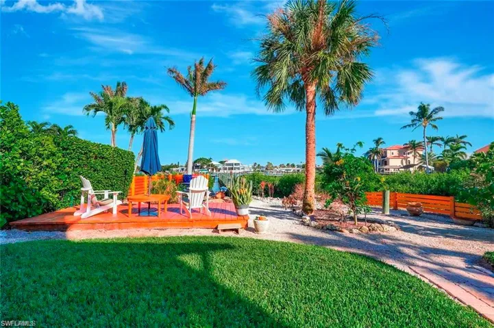 86 Dolphin Cir, Naples, Florida 34113