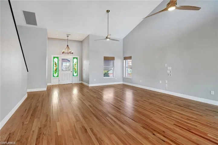 86 Dolphin Cir, Naples, Florida 34113
