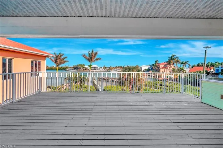 86 Dolphin Cir, Naples, Florida 34113