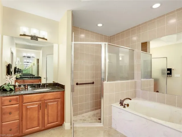 Primary En Suite - soaking tub