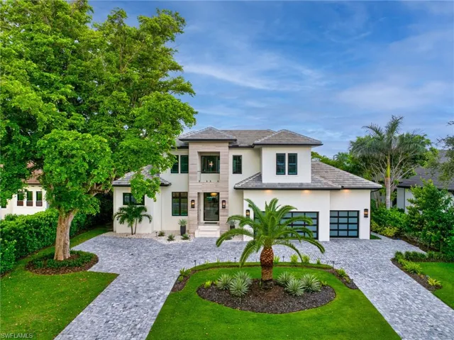 Welcome to Paradise @ The Moorings