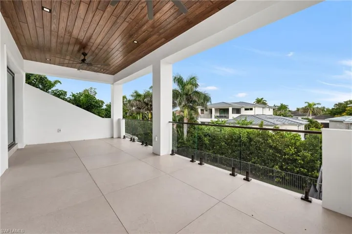 2nd floor veranda off of the family room
