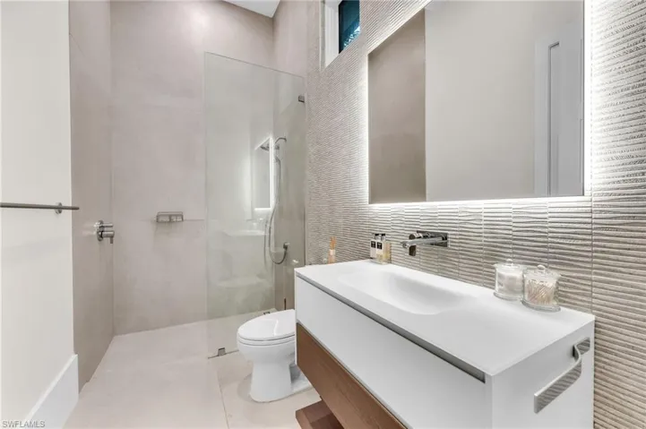 4th bathroom