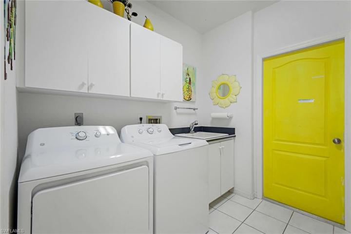 2001 SE 20th LN, CAPE CORAL FL 33990