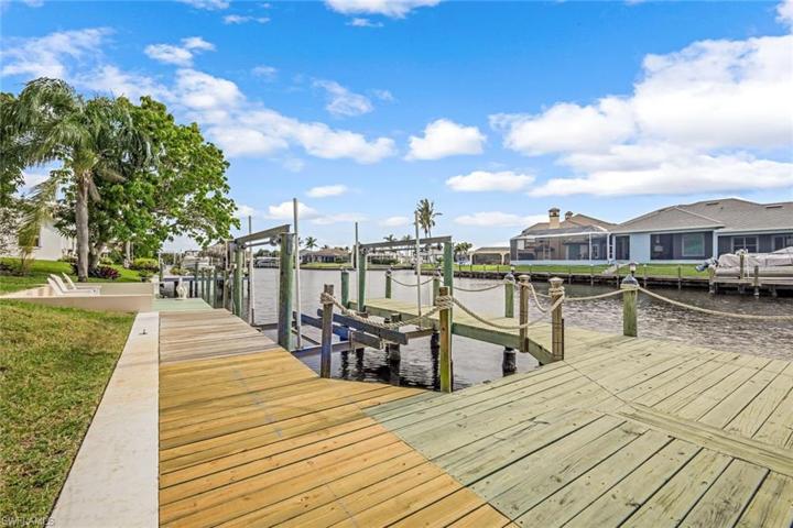 2001 SE 20th LN, CAPE CORAL FL 33990