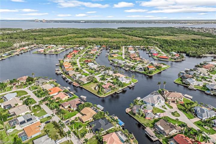 2001 SE 20th LN, CAPE CORAL FL 33990